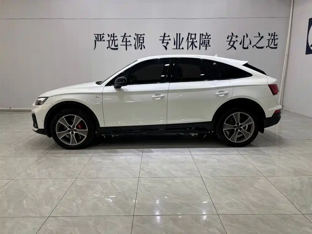 Audi Q5L Sportback 2023 — фото 15