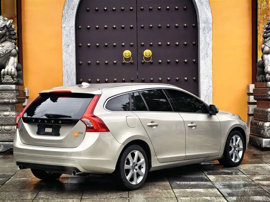 Volvo V60 2017 — фото 7