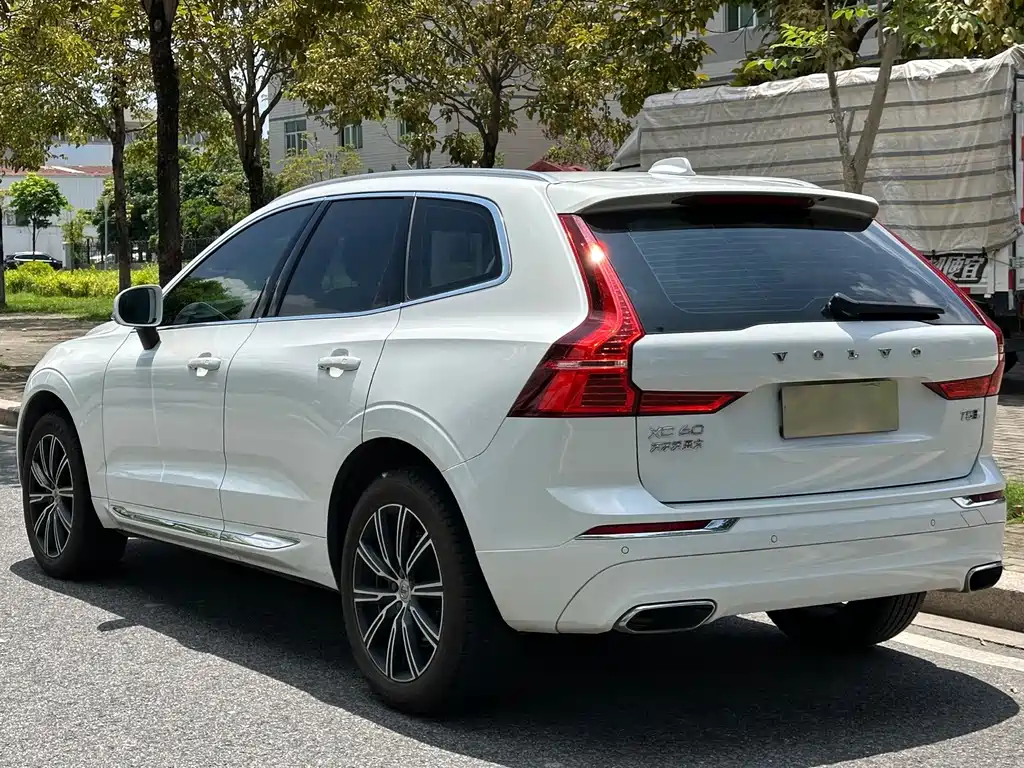 Volvo XC60 2021 — фото 16