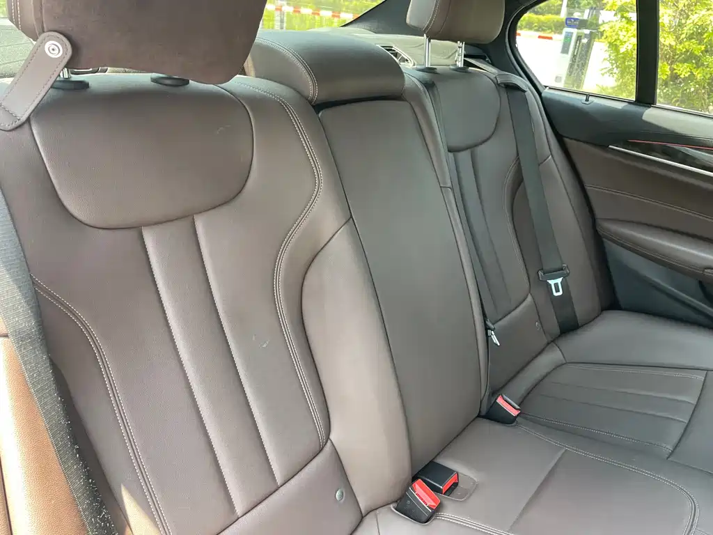 BMW 5 Series 2019 — фото 14
