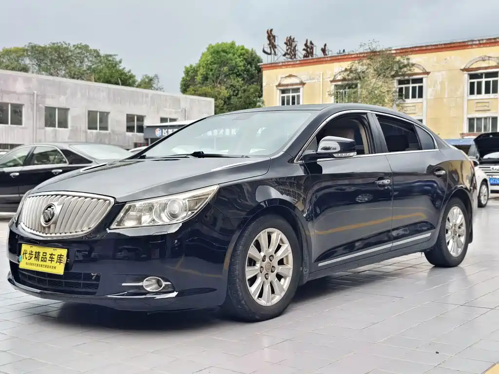 Buick LaCrosse 2010 — фото 1