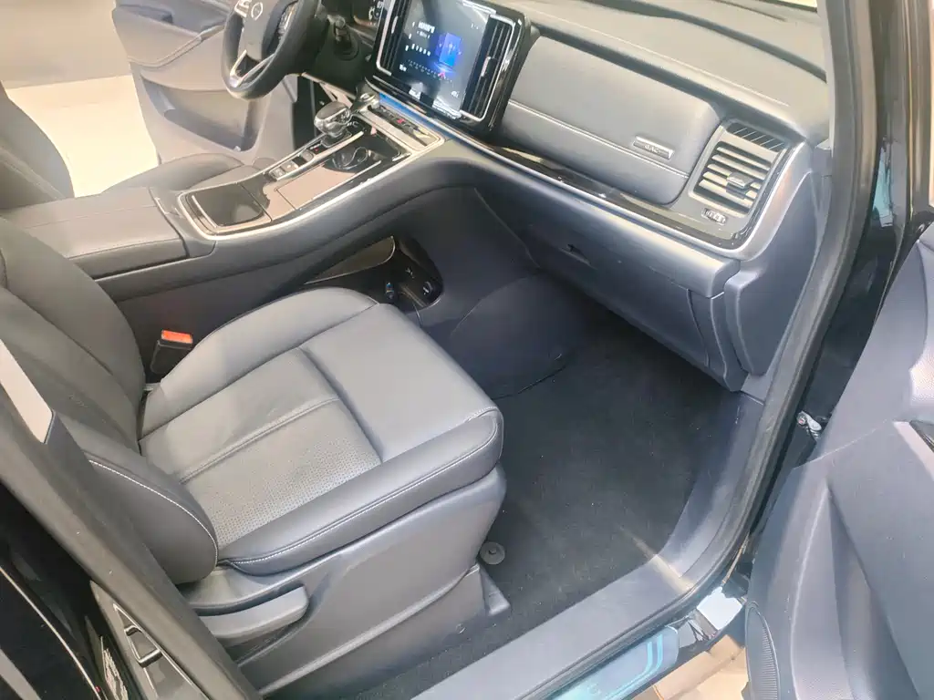 GAC Motor Trumpchi M8 2022 — фото 10