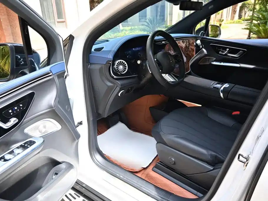 Mercedes-Benz EQE SUV 2025 — фото 21