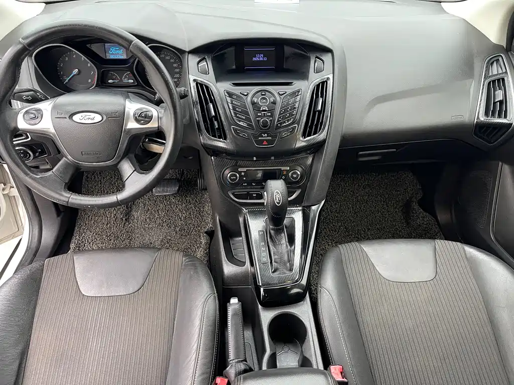 Ford Focus 2014 — фото 11