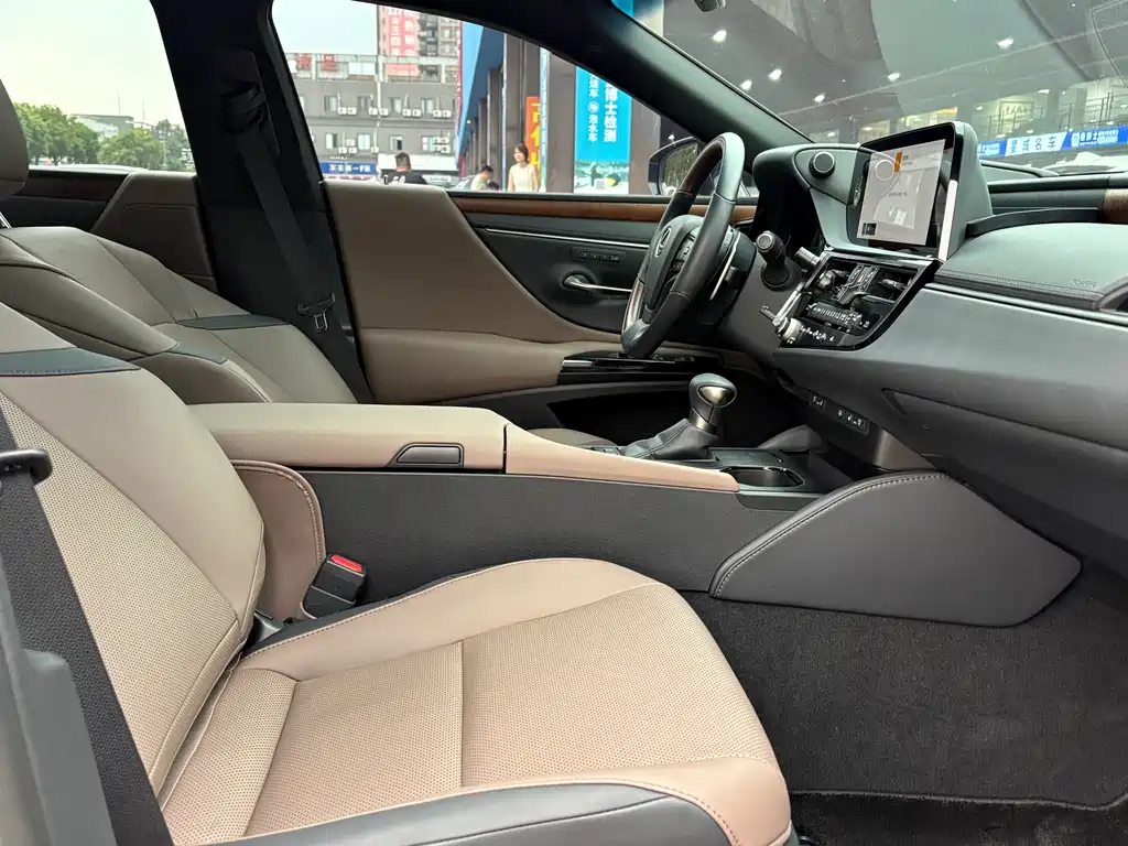 Lexus ES 2023 — фото 12