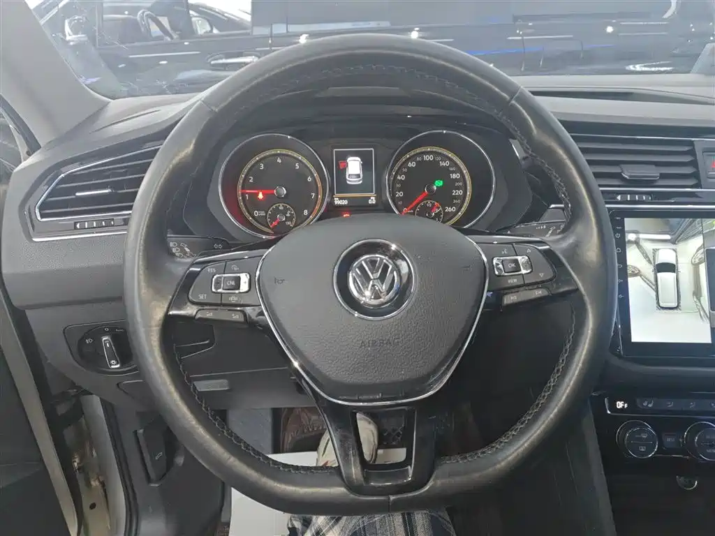 Volkswagen Tiguan L 2019 — фото 11