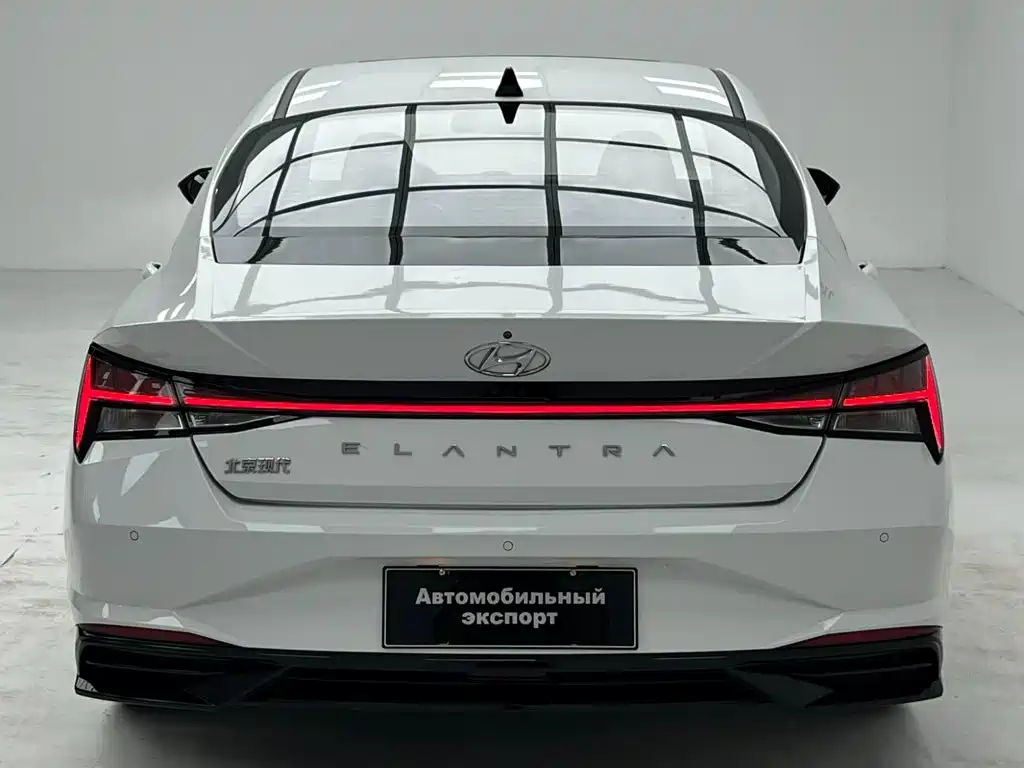 Hyundai Elantra 2022 — фото 16