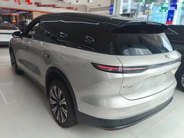 NIO ES8 2023