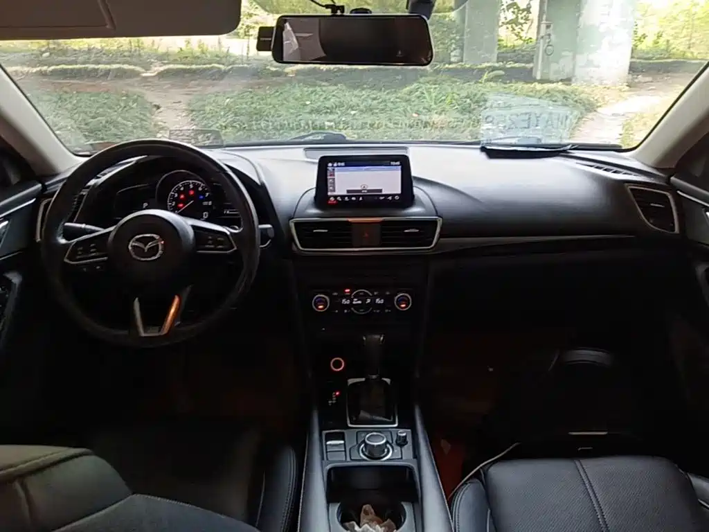 Mazda 3 Axela 2019 — фото 10