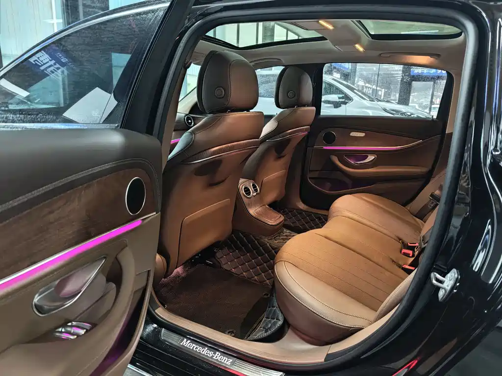 Mercedes-Benz E-Class 2023 — фото 15