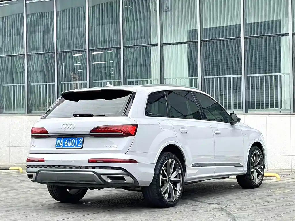 Audi Q7 2021 — фото 9