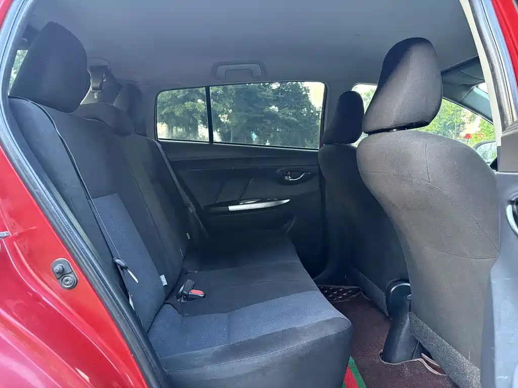 Toyota Yaris L 2016 — фото 9
