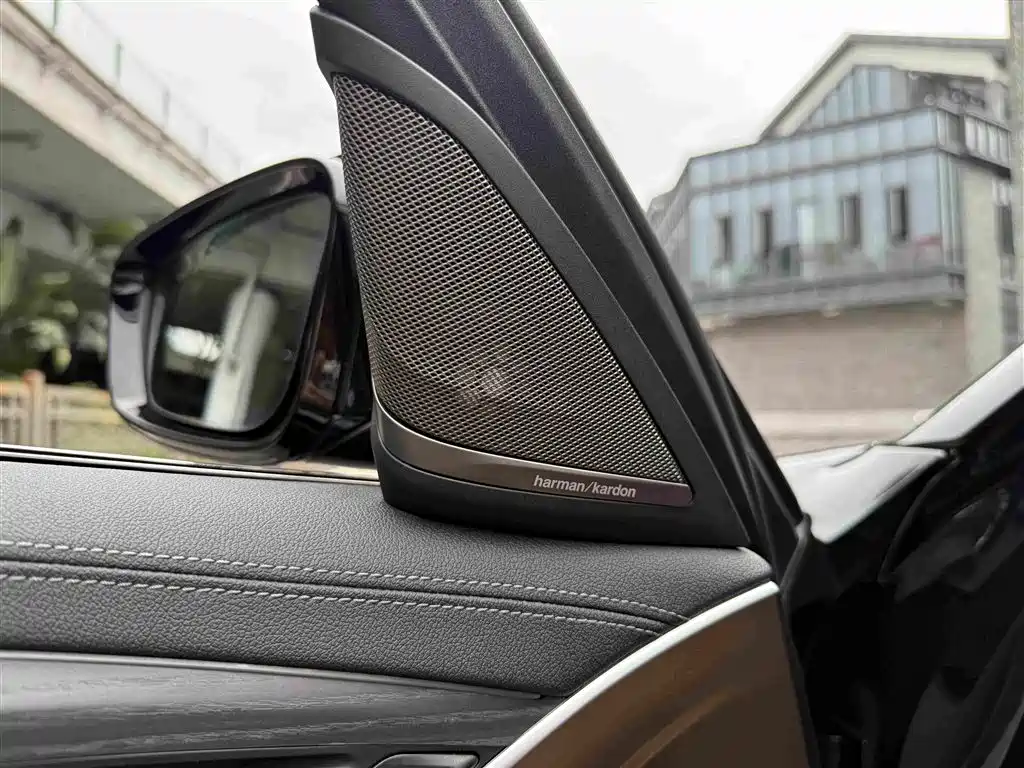 BMW 5 Series 2021 — фото 18