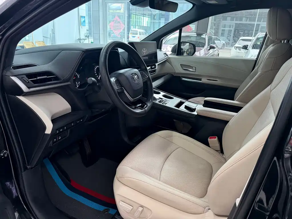 Toyota Sienna 2023