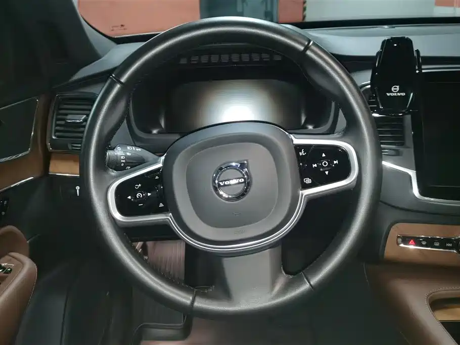 Volvo XC90 2021 — фото 15