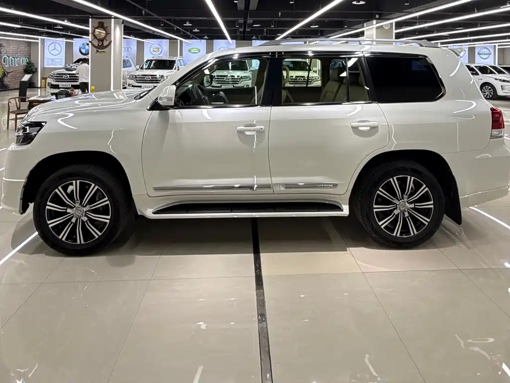 Toyota Land Cruiser 2020 — фото 2