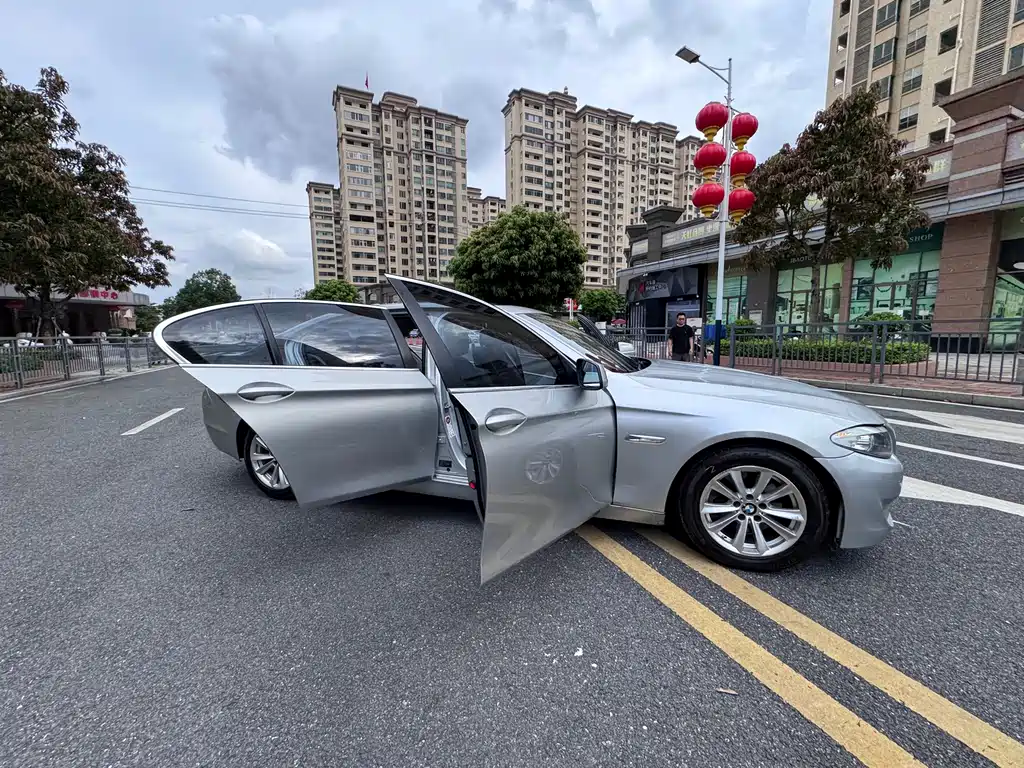 BMW 5 Series 2012 — фото 19