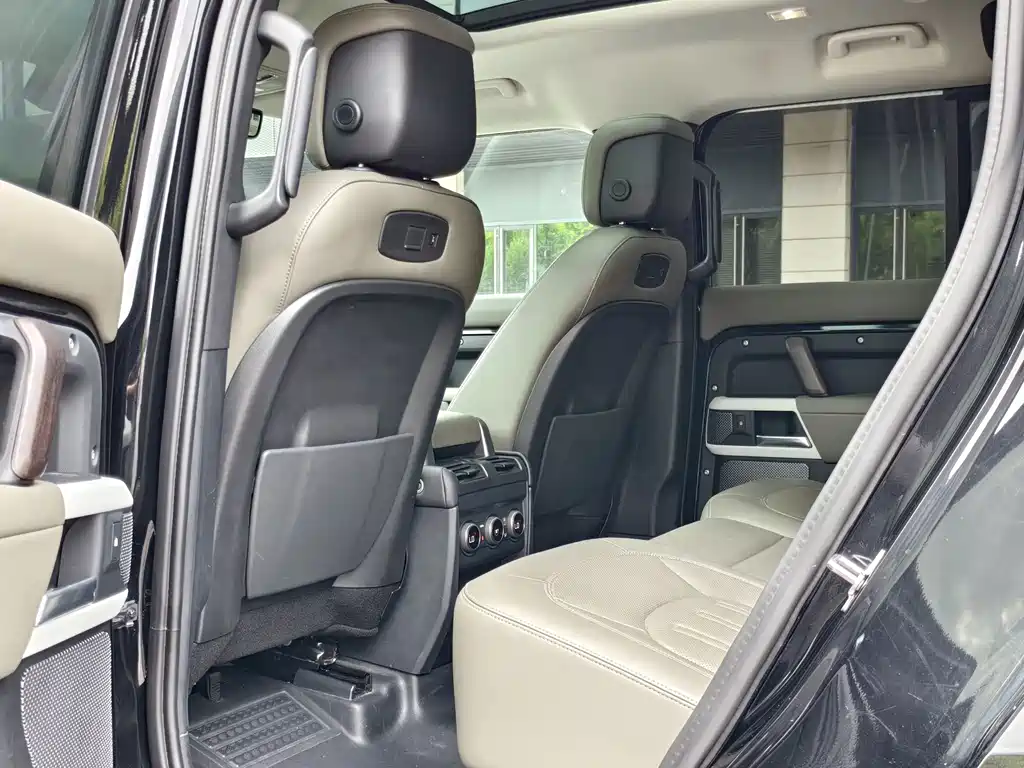 Land Rover Defender 2021 — фото 10