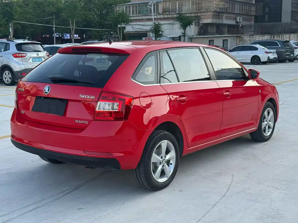 Skoda Rapid Spaceback 2016 — фото 9