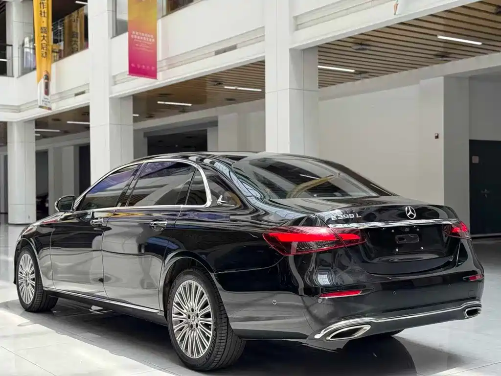Mercedes-Benz E-Class 2023 — фото 13