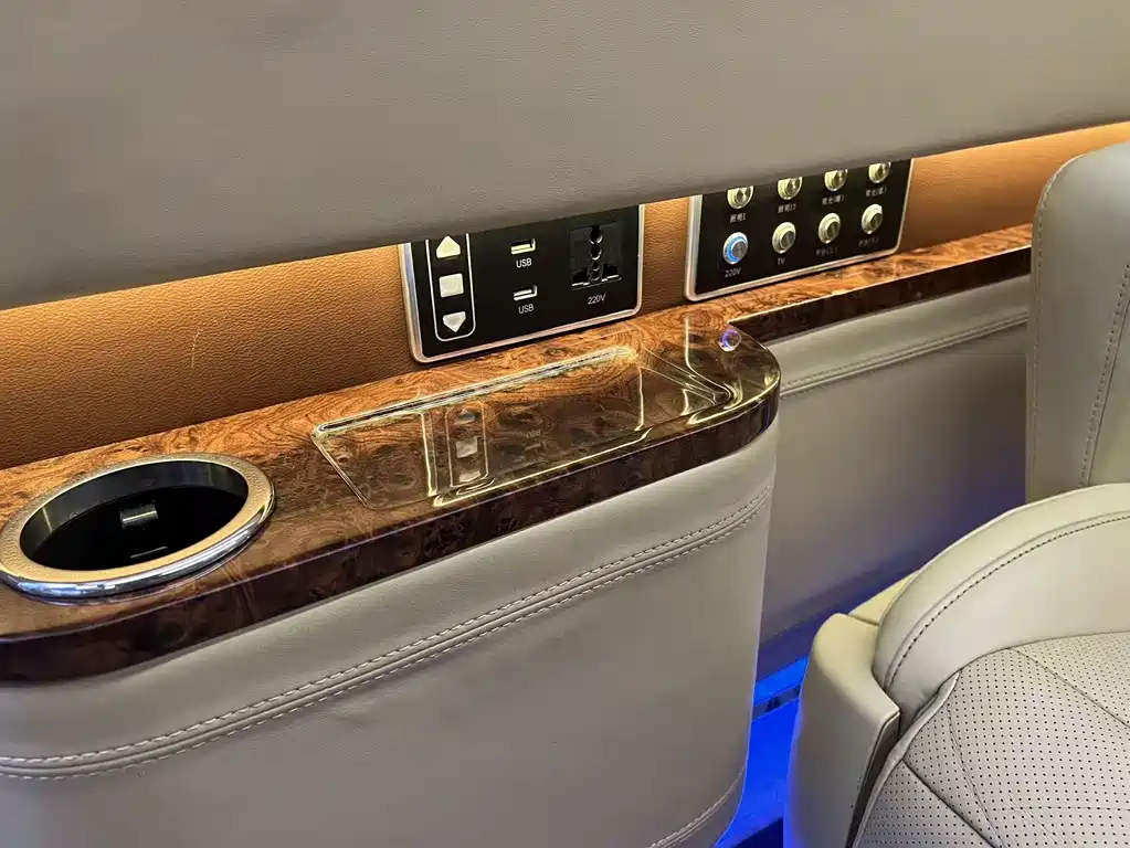 Toyota Coaster 2017 — фото 13