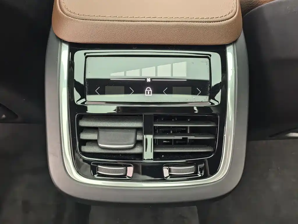 Volvo XC90 2024 — фото 14