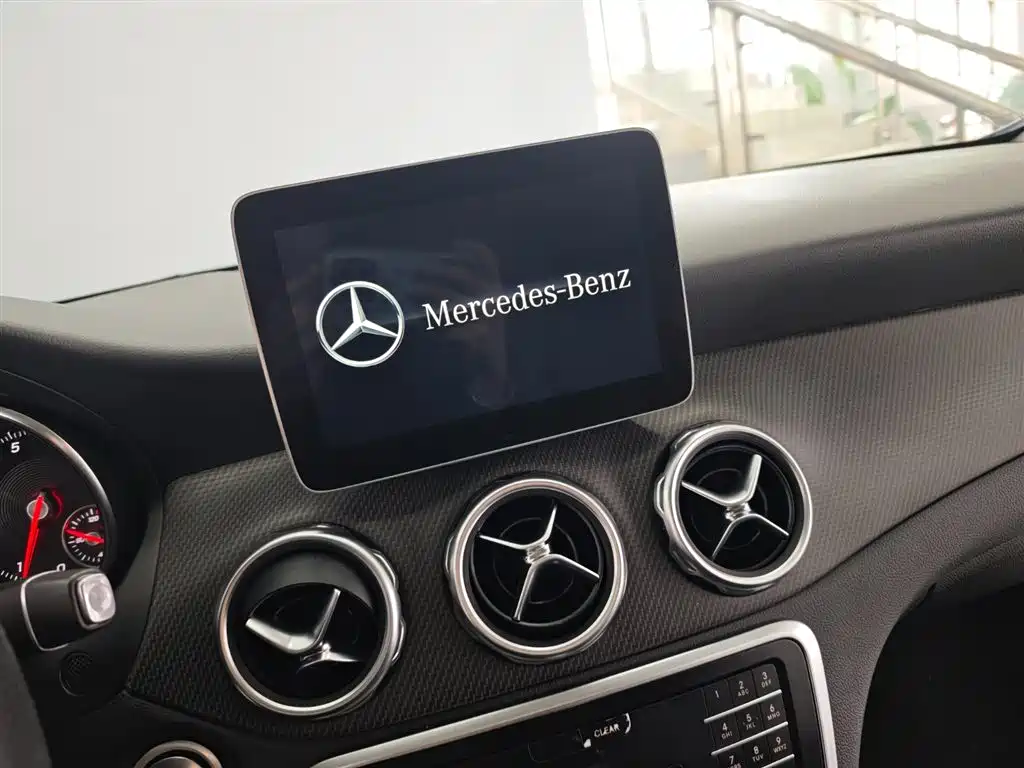 Mercedes-Benz GLA 2018 — фото 15
