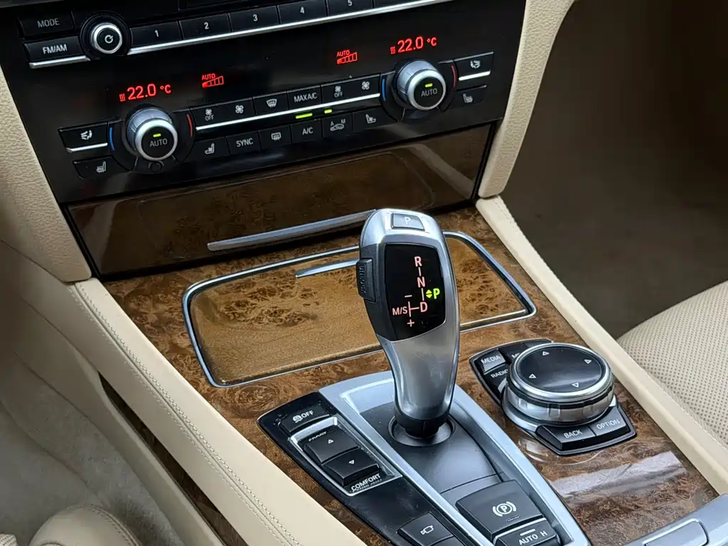 BMW 7 Series 2014 — фото 10