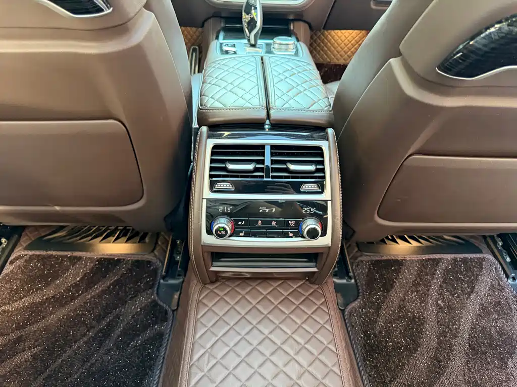 BMW 7 Series 2021 — фото 17