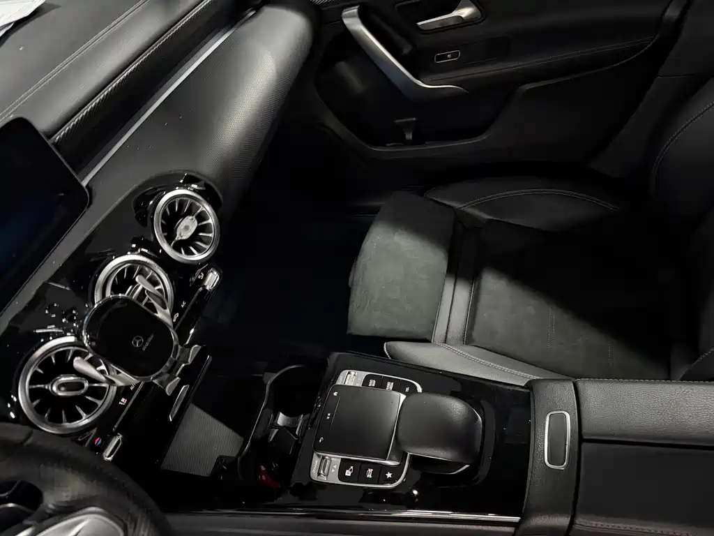 Mercedes-Benz A-Class 2019 — фото 9