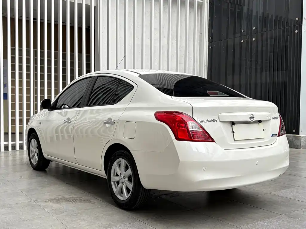 Nissan Sunny 2011 — фото 14