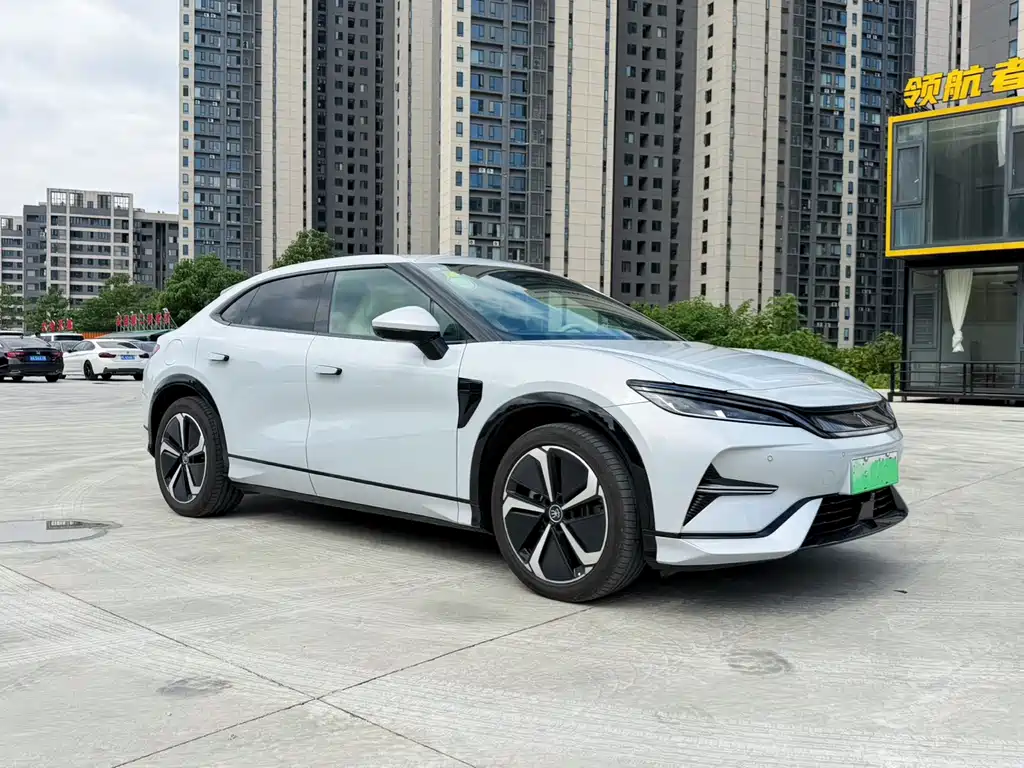 BYD L EV 2026 — фото 3