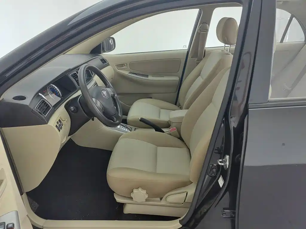 Toyota Corolla 2015 — фото 10