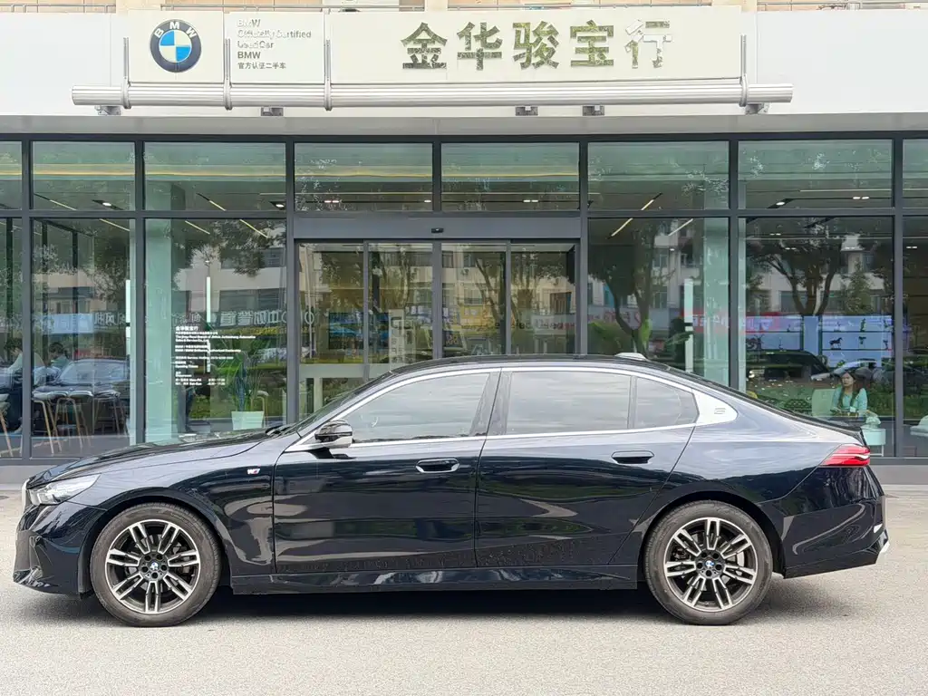 BMW 5 Series 2025