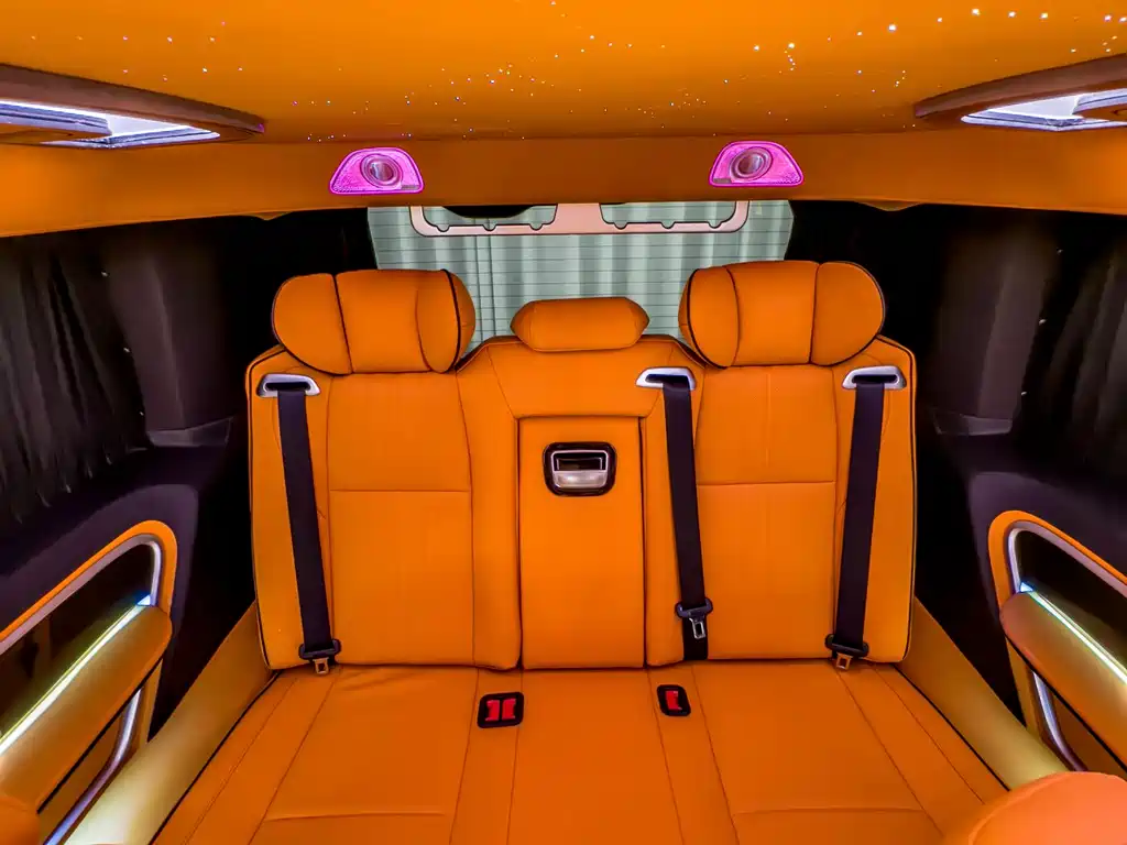 Toyota Hiace — фото 17