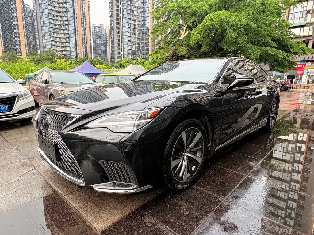 Lexus LS 2021