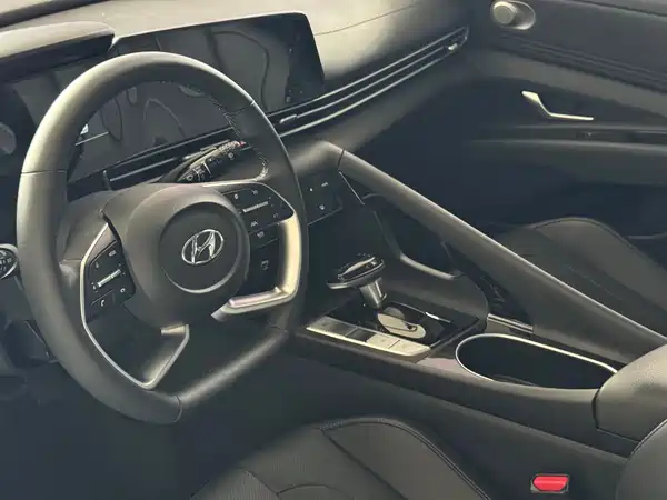 Hyundai Elantra 2023