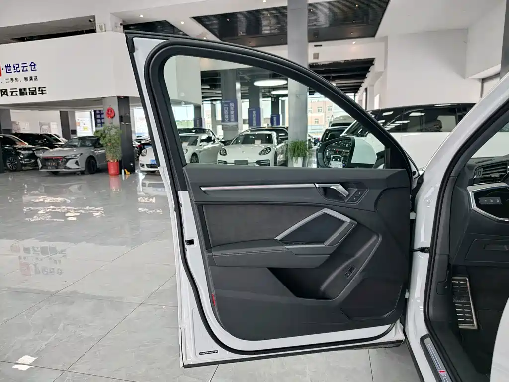 Audi Q3 2024 — фото 10