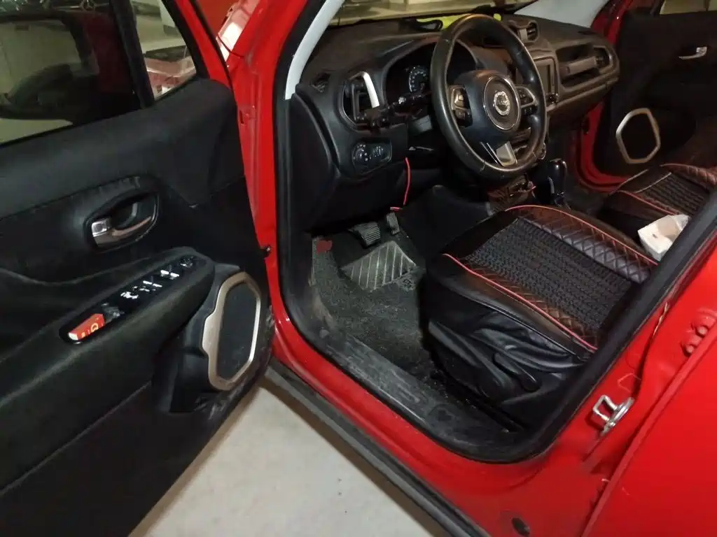 Jeep Renegade 2016 — фото 14
