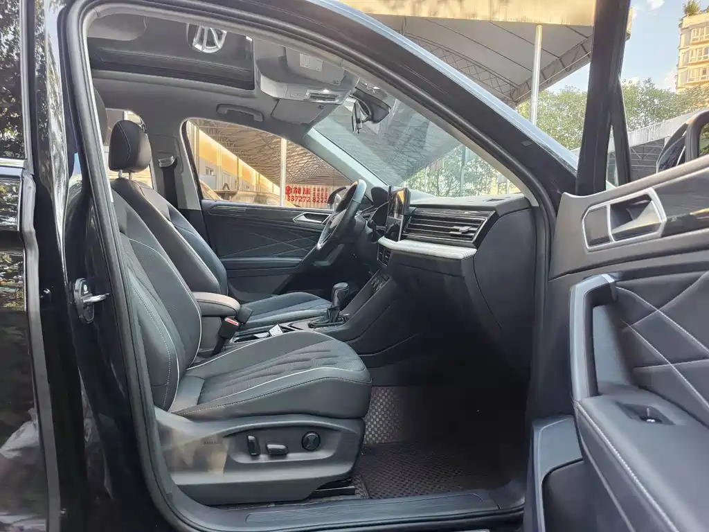 Volkswagen Tiguan L 2023 — фото 19
