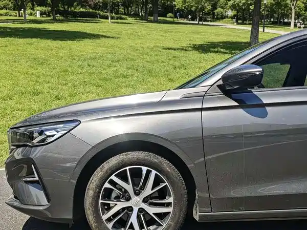 Geely Emgrand 2025