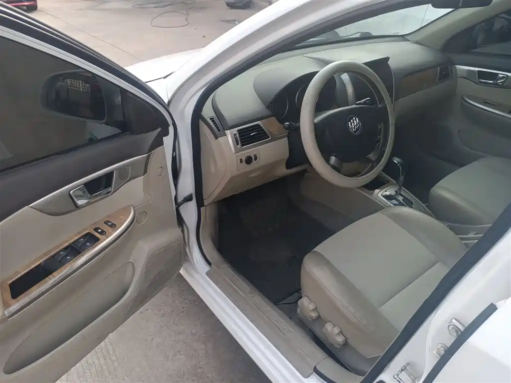 Buick Excelle 2015 — фото 16