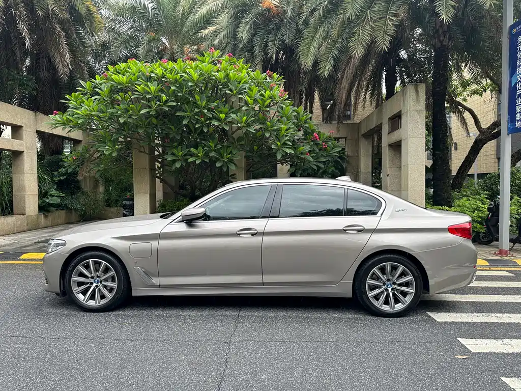 BMW 5 Series New Energy 2018 — фото 7