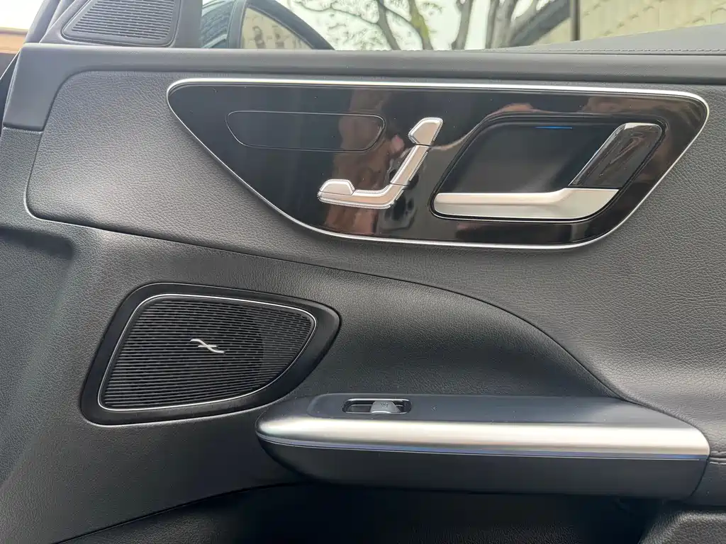 Mercedes-Benz C-Class 2023 — фото 11