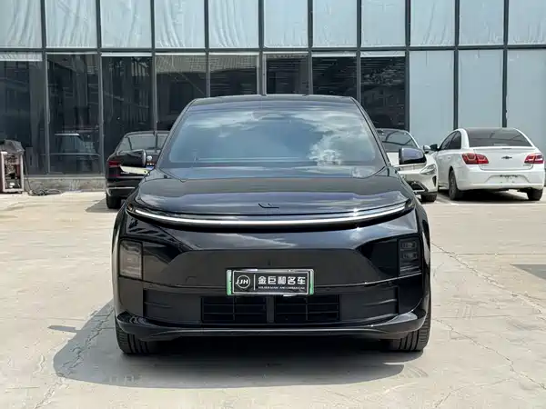 Li Auto L6 2024