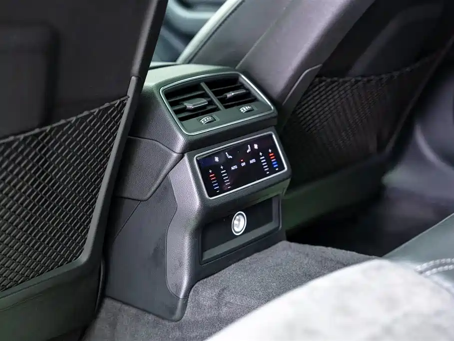 Audi A6L New Energy 2021 — фото 17