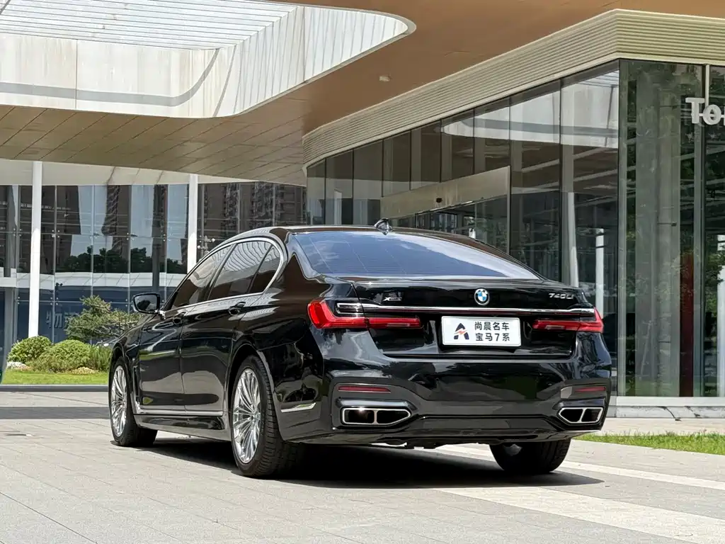 BMW 7 Series 2017 — фото 14