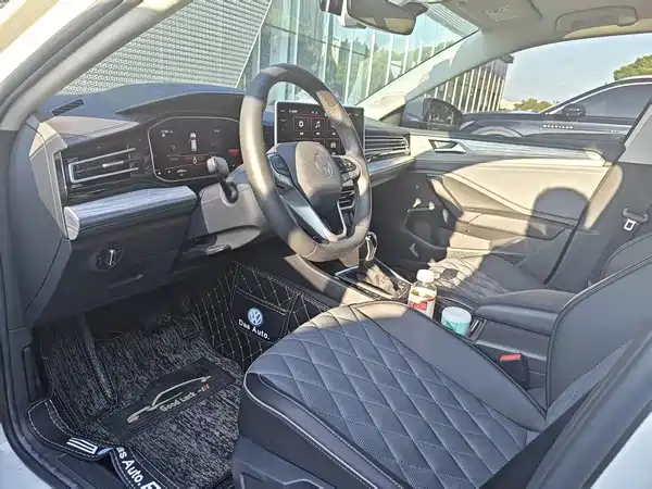 Volkswagen Sagitar 2022