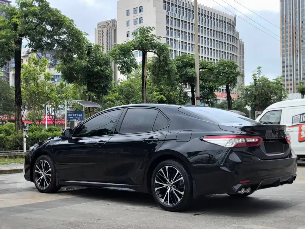 Toyota Camry 2019 — фото 7