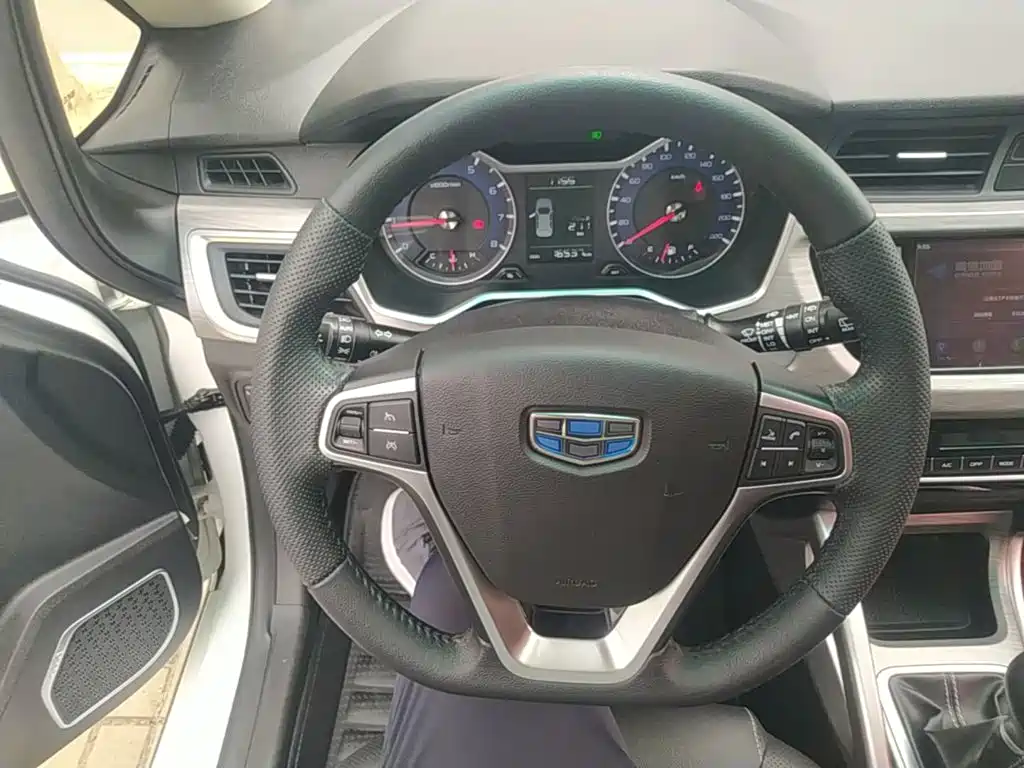 Geely Vision X3 2018 — фото 11